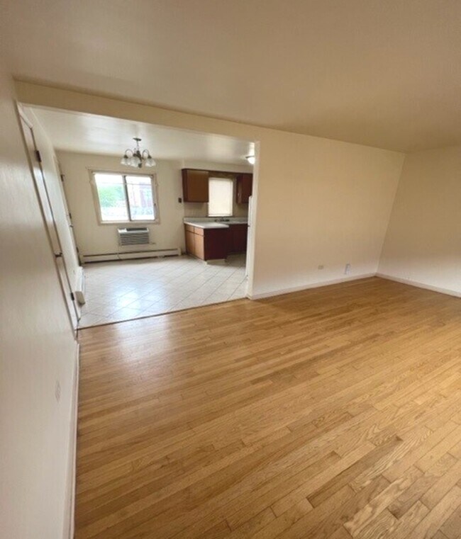 Building Photo - 6744 W Diversey Ave