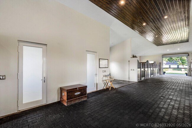 Building Photo - 1382 Clydesdale Ave