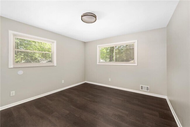 Building Photo - 2837 Palm Dr