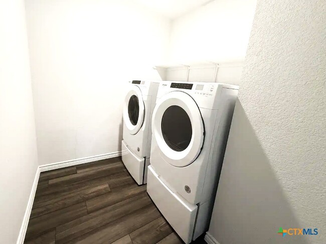 Building Photo - 3854 Lorenzen Ct