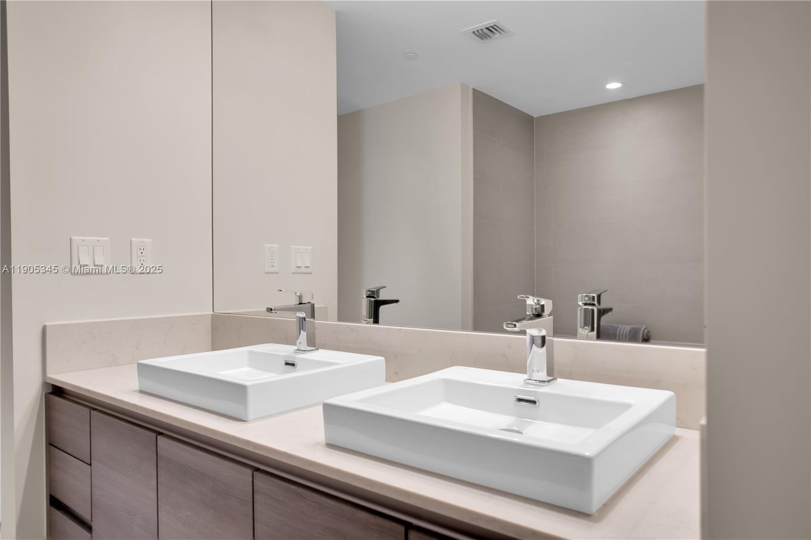 Building Photo - 1080 Brickell Ave