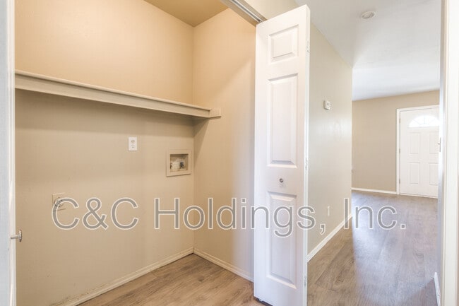 Building Photo - 914 Rockwood Ave