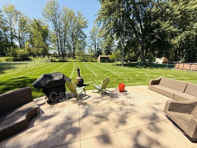 Building Photo - 8462 Glenbrook Dr