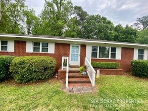 Building Photo - 226 Huntington Rd
