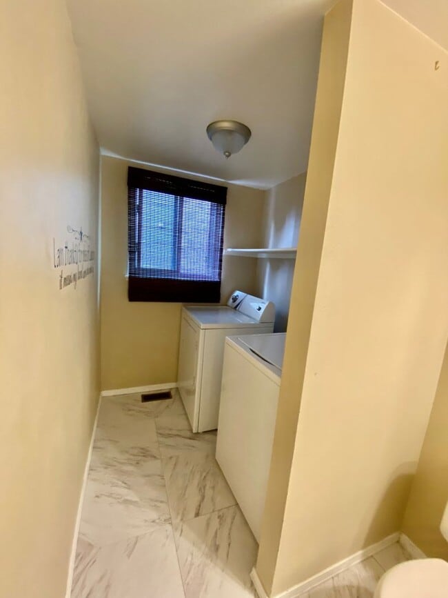 Building Photo - 4 Bedrooms on Corner Lot in 80920!  Dog Friendly!