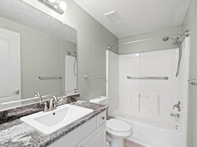 Building Photo - 5095 Fairways Cir
