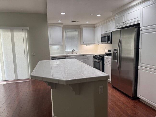 Building Photo - 8152 Parkside St