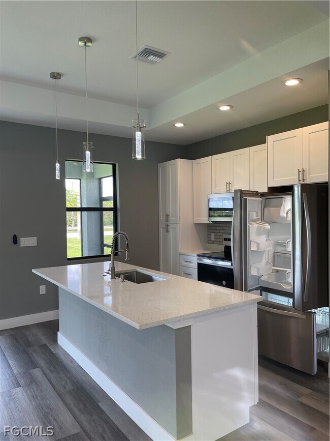 Building Photo - 610 Floyd Ave S