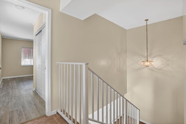 Building Photo - 596 SE 20th Ave