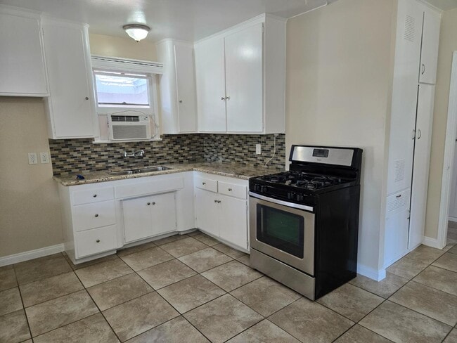 Building Photo - 3720 Yosemite Way