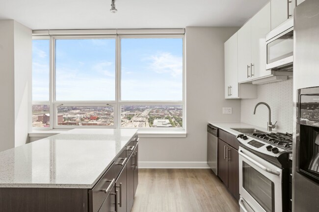 Building Photo - 750 W Adams St