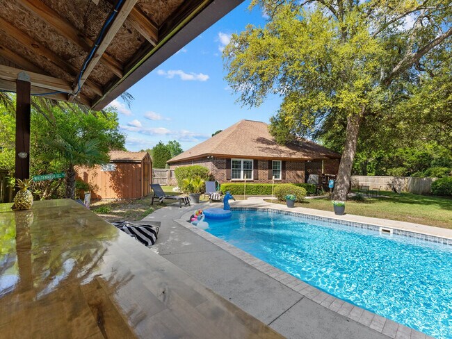 Building Photo - 102 Forestay Ct