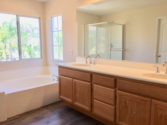 master bedroom bath - 504 Robins Pl