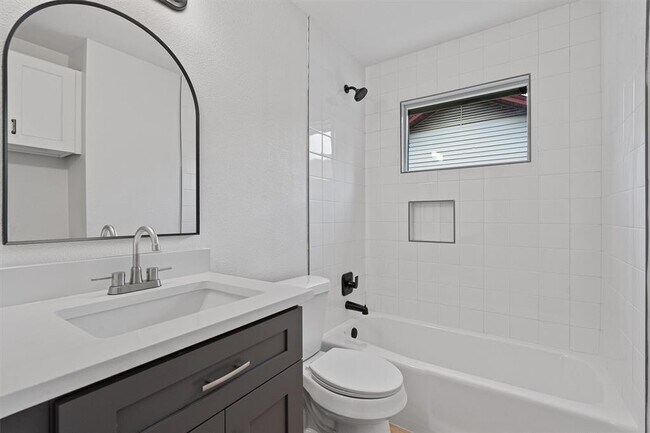 Building Photo - 1700 Deep Wood Dr