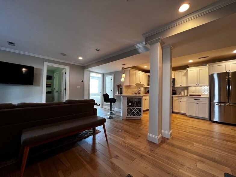 Building Photo - 10 Symmes St