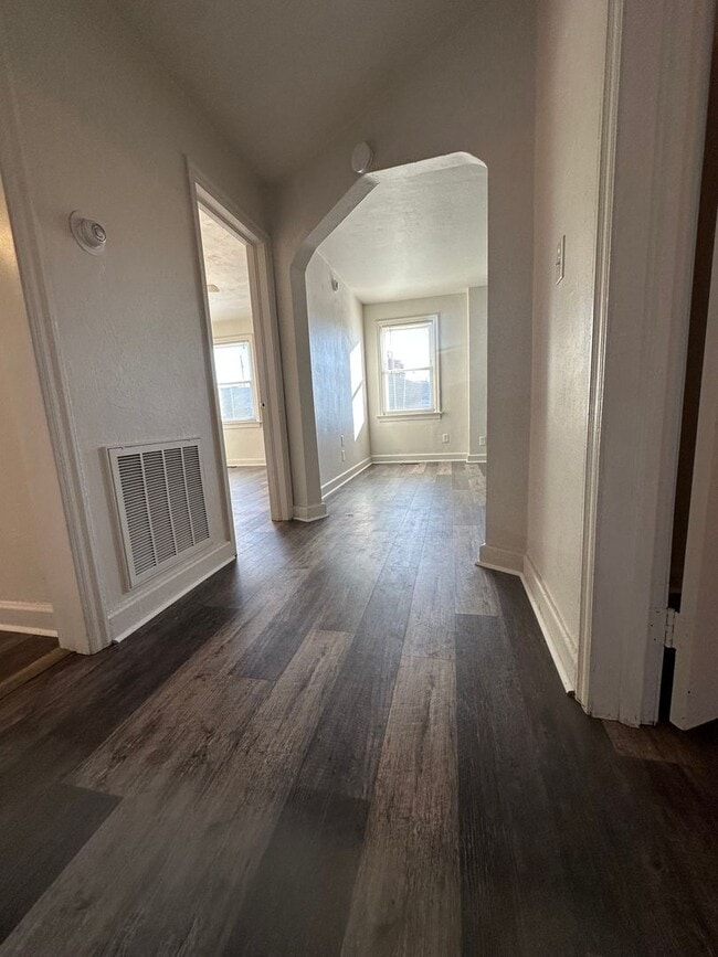 Building Photo - 1352 Little Bay Ave