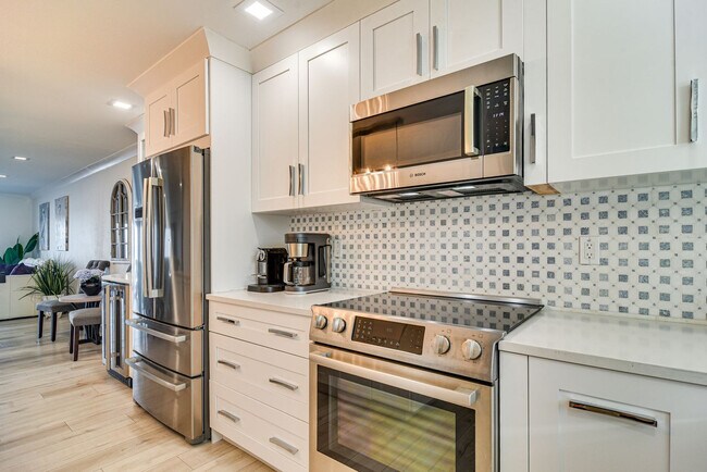 Building Photo - 5172 Coquina Key Dr SE