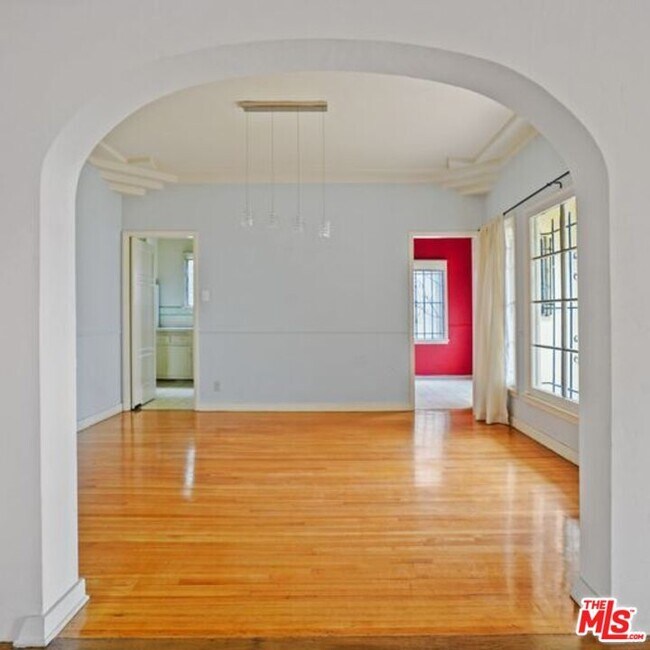 Building Photo - 1240 S Crescent Heights Blvd