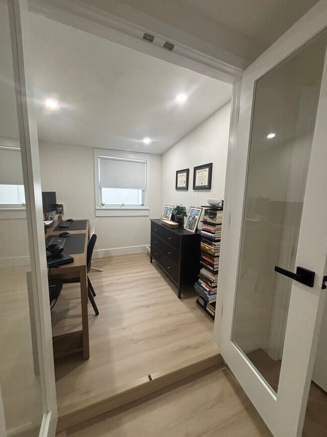 Building Photo - 8003 Somerset Ln