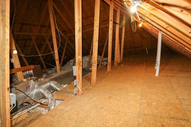 Building Photo - Large Family Home in Moody AL