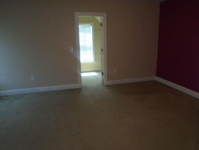 Building Photo - Stunning 5-Bedroom, 3.5-Bath Home with Bon...