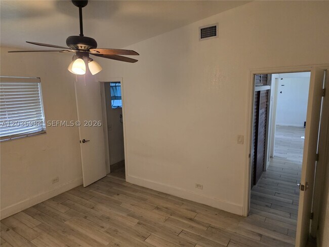 Building Photo - 621 SW 64th Pkwy