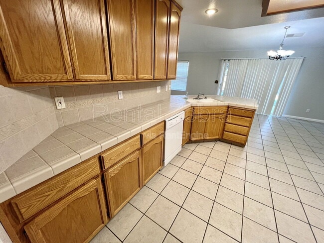 Building Photo - 1239 El Portal Dr