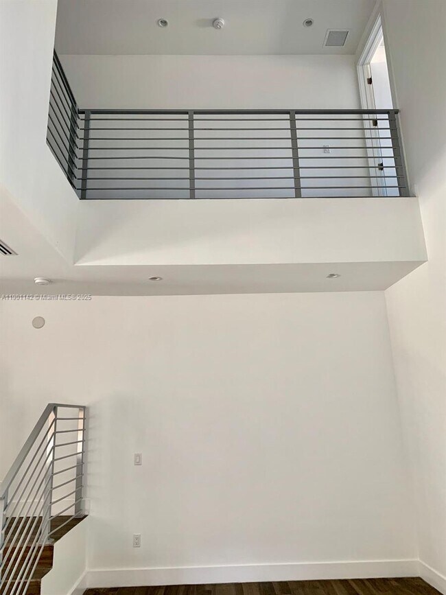 Building Photo - 2852 SW 32nd Ct