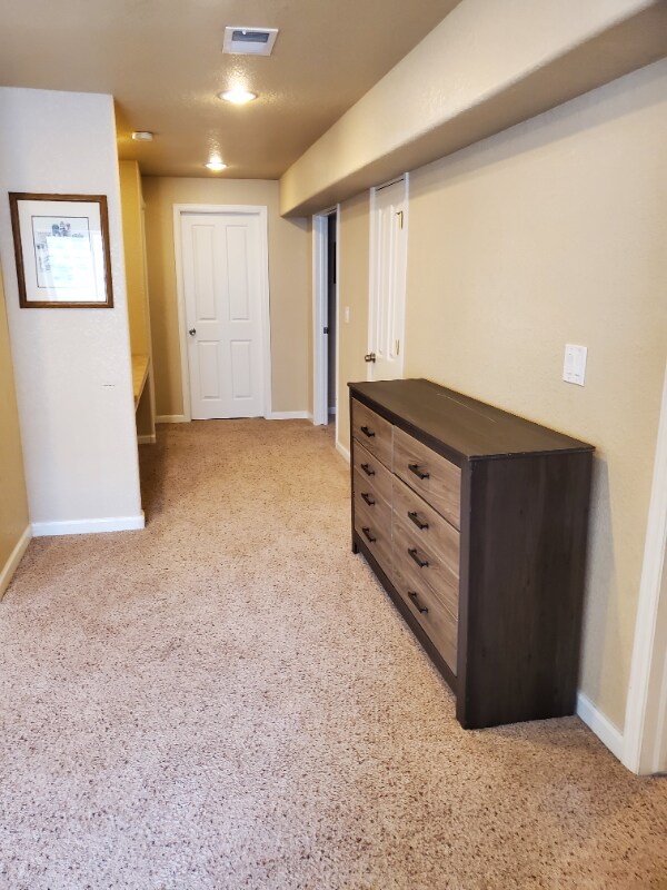 Building Photo - 2532 Iowa Dr