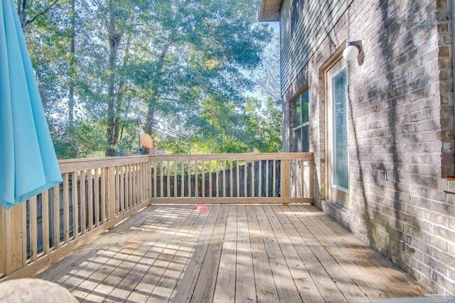 Building Photo - 8683 Reagan Dr