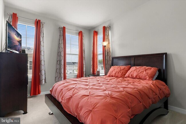 Building Photo - spacious 3-bedroom, 2 full and 2 half bathroom residence