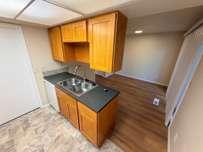 Building Photo - Remodeled Condo at Battlecreek Meadows