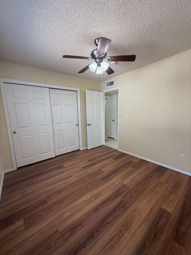 Building Photo - 12000 Ivory Gate Way