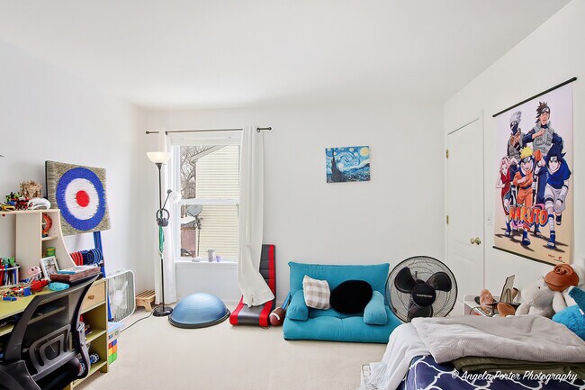 Building Photo - 1901 Kennedy Dr