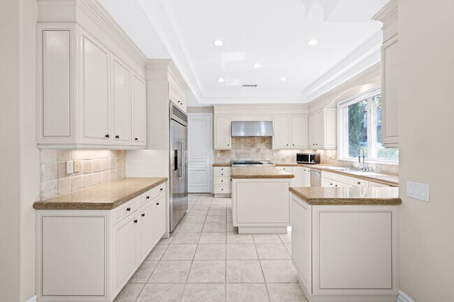 Building Photo - Elegant Dream Escape - Hills of Studio City