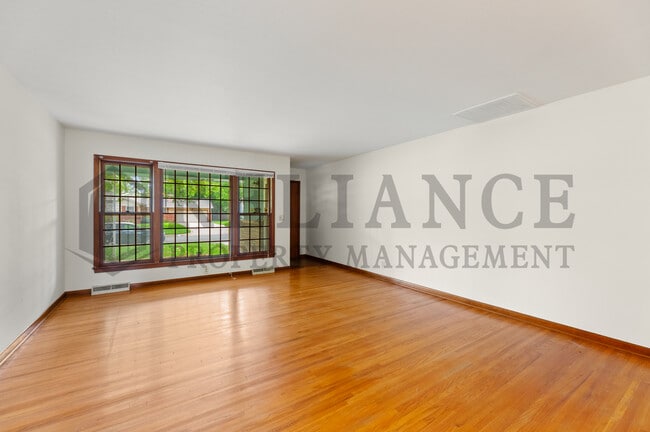 Building Photo - 6406 E Beachy Ave