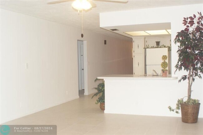 Building Photo - 7814 NW 70th Ct