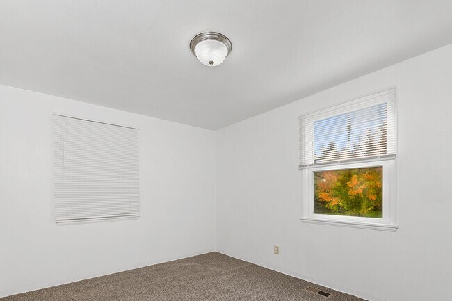 Building Photo - 2bd/1b Boise Bench Home!