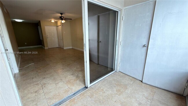 Building Photo - 2803 N Oakland Forest Dr