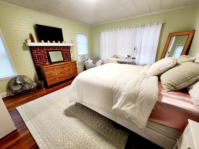 Building Photo - 217 McLane Ave