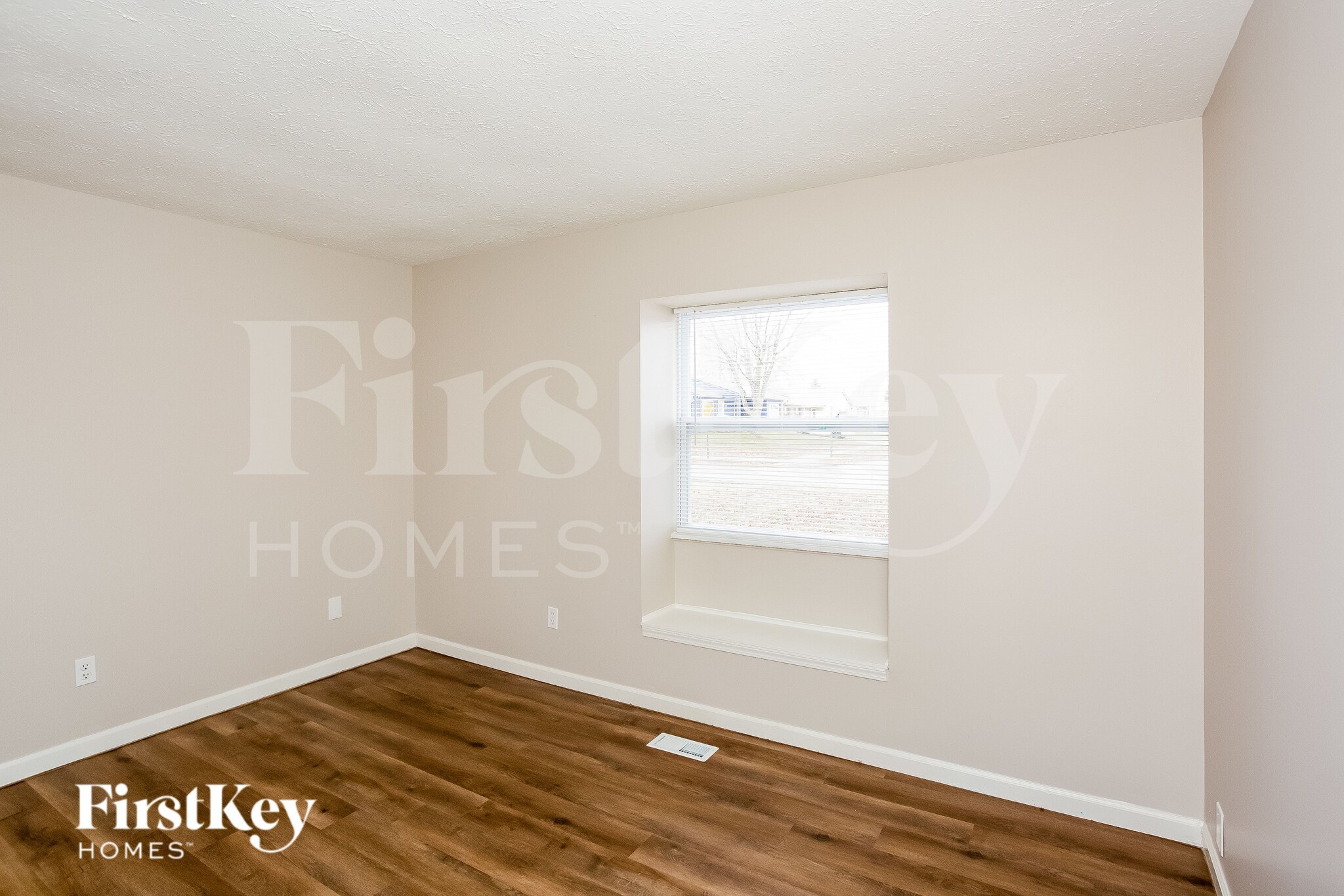 Building Photo - 5893 Beau Jardin Dr