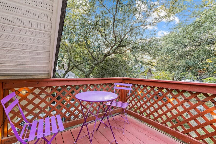 Building Photo - 912 Little Bay Ave