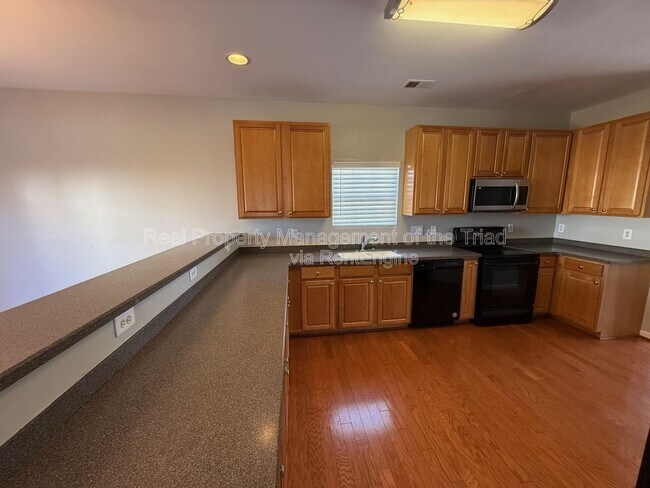 Building Photo - 5207 Silverbrook Dr