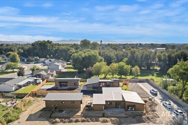 Building Photo - 362 London St