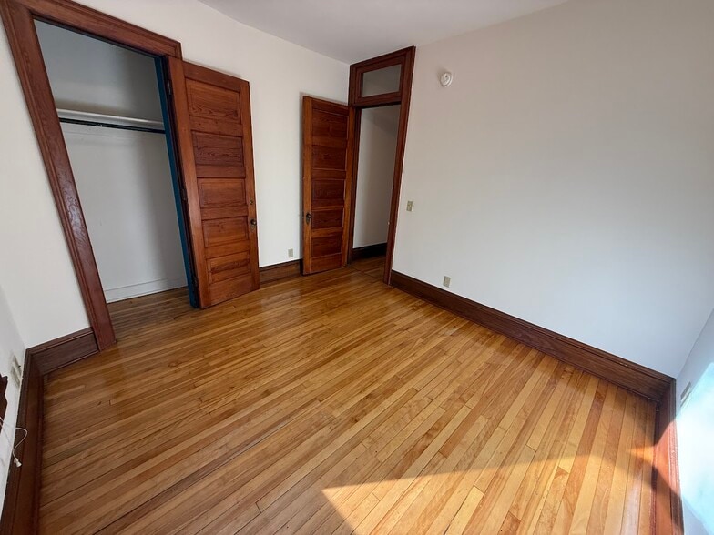 Building Photo - 125 E Johnson St