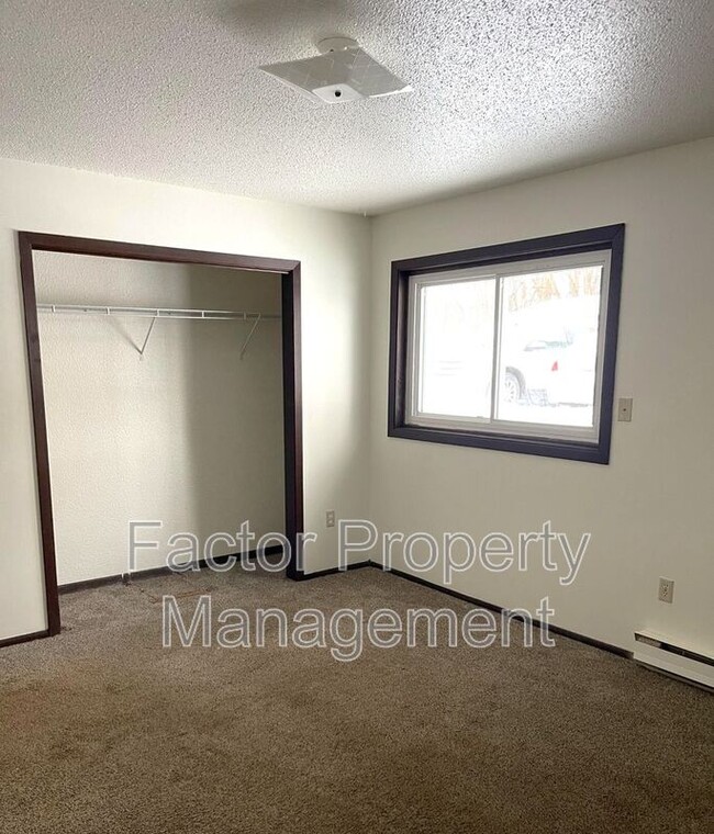 Building Photo - 418 Allan Ave