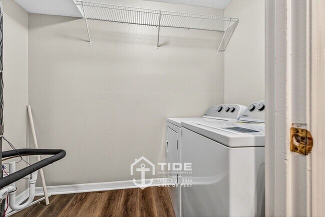 Building Photo - Live Close to It All – Convenient Mount Pleasant Home