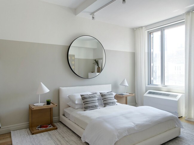 Interior Photo - 325 Kent