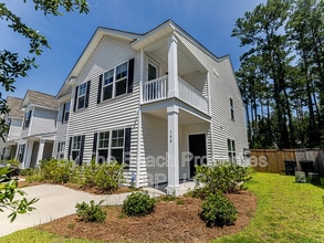 Building Photo - 194 Spencer Cir