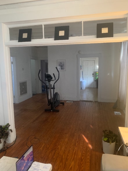 Building Photo - 1014 W 39th St